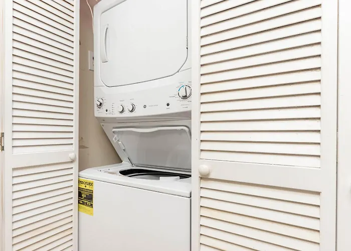 Island Winds East 811 Apartment