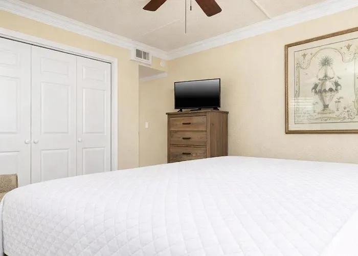 Island Winds East 811 Apartment